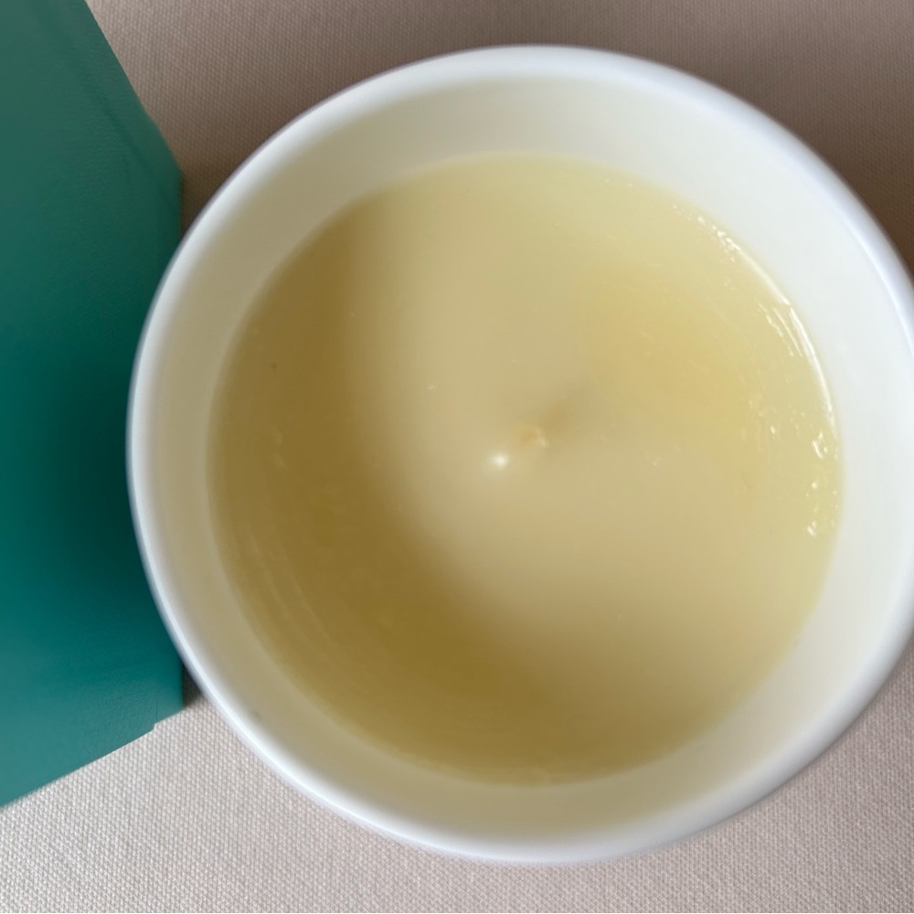 Tiffany & Co. Blue and White Candle in Jasmine - Picture 4 of 8